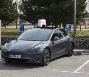 Tesla prépare une nouvelle Model 3, moins chère à produire